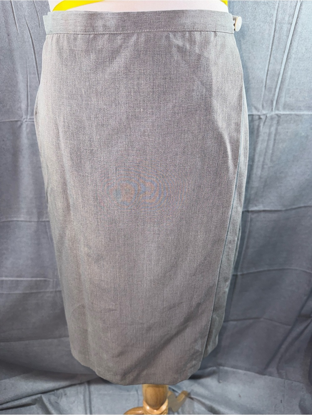 3090-Liz Claiborne Gray Pencil Skirt - Classic Workwear